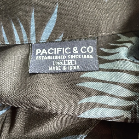 Men’s Pacific & Co. button up Hawaiian shirt with brightly colored beer bottles - Picture 3 of 5